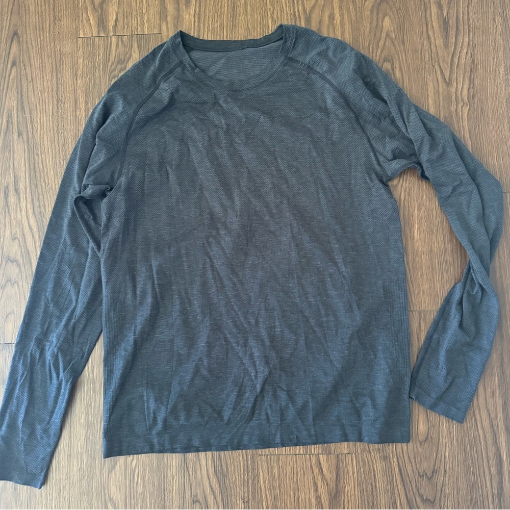 Lululemon men’s navy long sleeve shirt